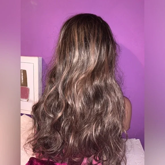 “Bombshell” by Chelsey Smith Crowns New with tags, CSC Box*long wavy Wig - Picture 3 of 7